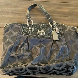 Coach bag in great condition! Liner is super clean.